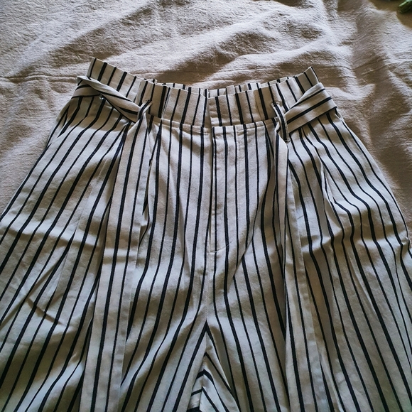 Alice + Olivia | Ryan Striped Cotton Wide Leg Culottes, 6 - Picture 4 of 9